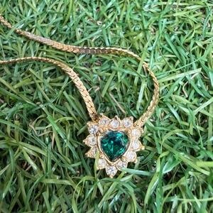 Vintage Gold Tone Herringbone Chain Heart Emerald Green Rhinestone Necklace 18in